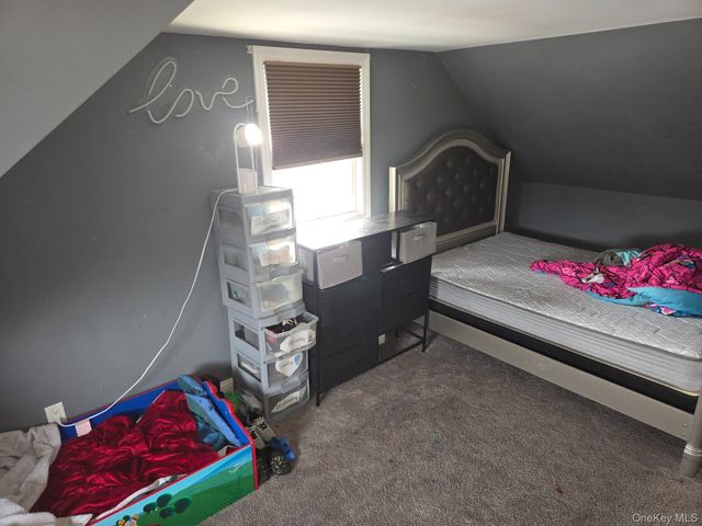 10 Bainbridge Avenue, Melville, NY 11747