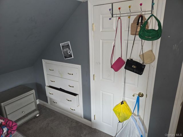 10 Bainbridge Avenue, Melville, NY 11747