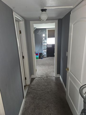 10 Bainbridge Avenue, Melville, NY 11747