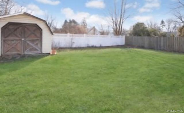 10 Bainbridge Avenue, Melville, NY 11747