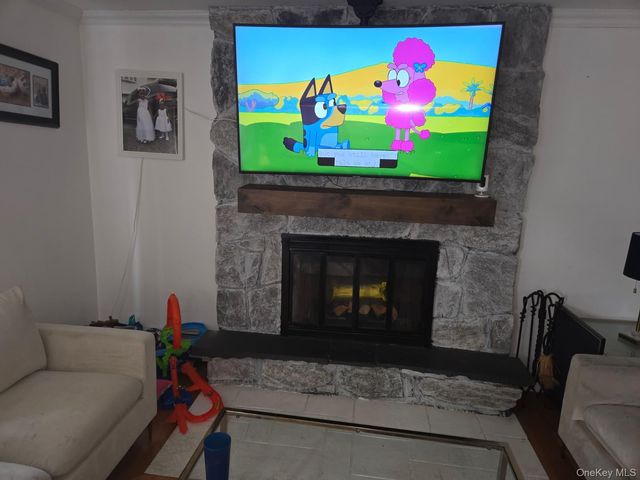 10 Bainbridge Avenue, Melville, NY 11747