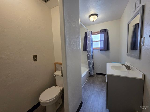 161 8th Ave E, Twin Falls, ID 83301