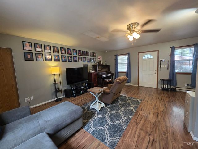 161 8th Ave E, Twin Falls, ID 83301