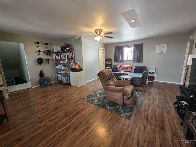 161 8th Ave E, Twin Falls, ID 83301