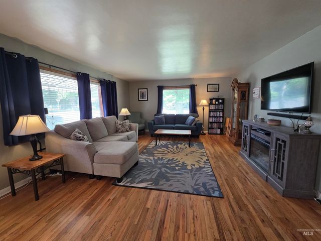 161 8th Ave E, Twin Falls, ID 83301