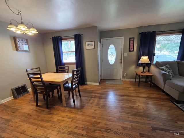 161 8th Ave E, Twin Falls, ID 83301