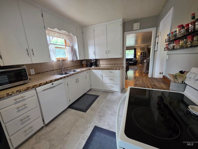 161 8th Ave E, Twin Falls, ID 83301