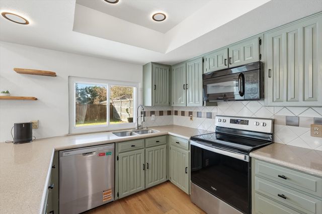 1404 Storm Court E, Bedford, TX 76022