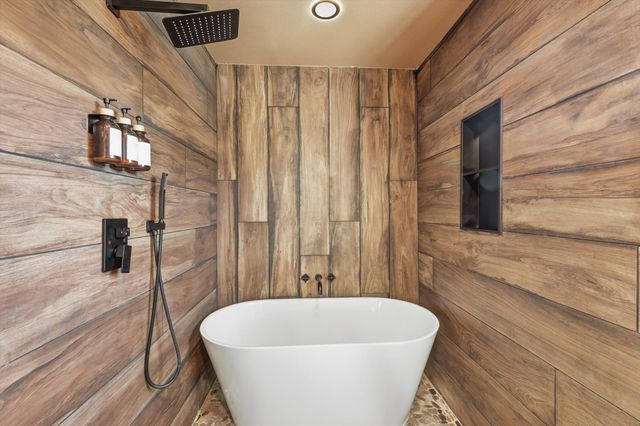 1404 Storm Court E, Bedford, TX 76022