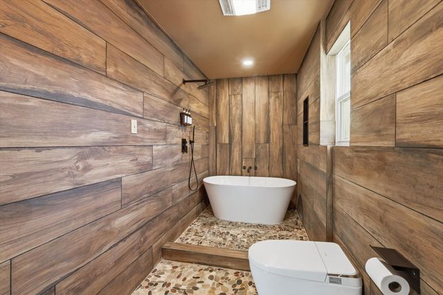 1404 Storm Court E, Bedford, TX 76022