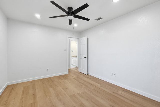 1404 Storm Court E, Bedford, TX 76022