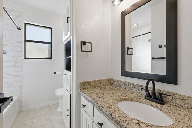 1404 Storm Court E, Bedford, TX 76022