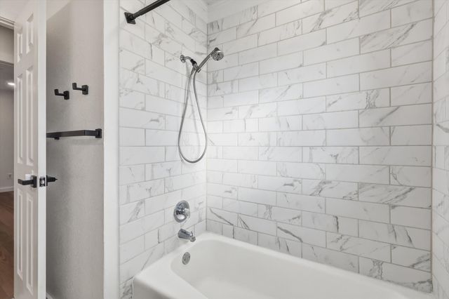 1404 Storm Court E, Bedford, TX 76022