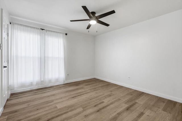 1404 Storm Court E, Bedford, TX 76022