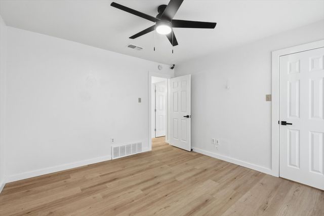 1404 Storm Court E, Bedford, TX 76022