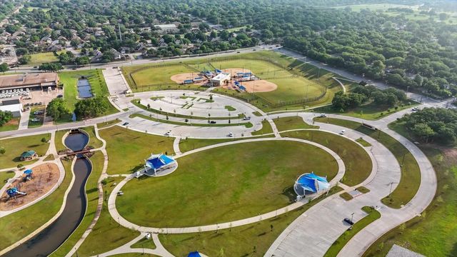 1404 Storm Court E, Bedford, TX 76022