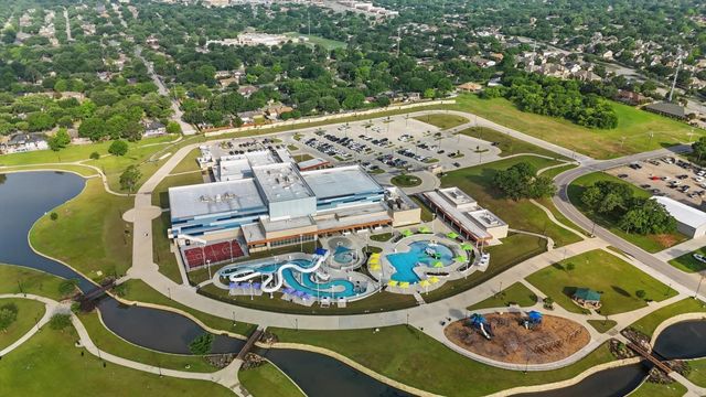 1404 Storm Court E, Bedford, TX 76022