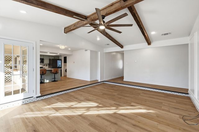 1404 Storm Court E, Bedford, TX 76022