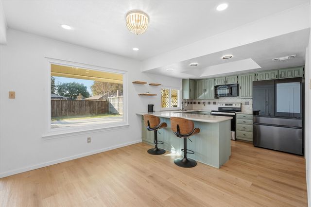 1404 Storm Court E, Bedford, TX 76022