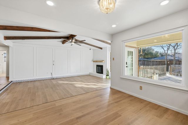 1404 Storm Court E, Bedford, TX 76022