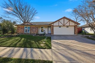 1404 Storm Court E, Bedford, TX 76022