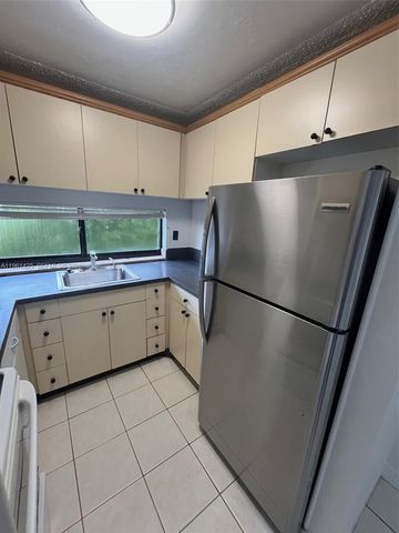 17021 N Bay Rd 508, Sunny Isles Beach, FL 33160