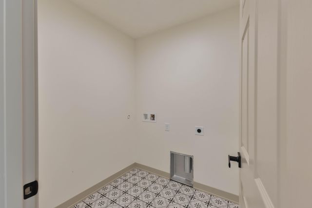 712 LINDBERG Drive, Council Bluffs, IA 51503