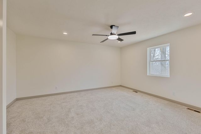 712 LINDBERG Drive, Council Bluffs, IA 51503