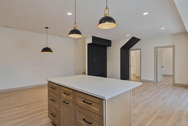 712 LINDBERG Drive, Council Bluffs, IA 51503