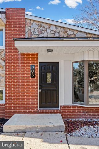 908 SCOTTS HILL DR, Baltimore, MD 21208