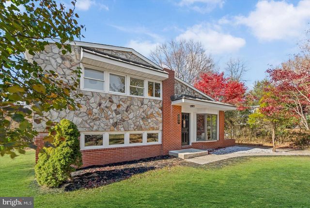 908 SCOTTS HILL DR, Baltimore, MD 21208