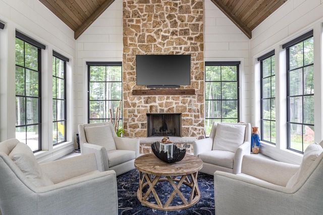 2411 LOXLEY COURT, Suamico, WI 54173