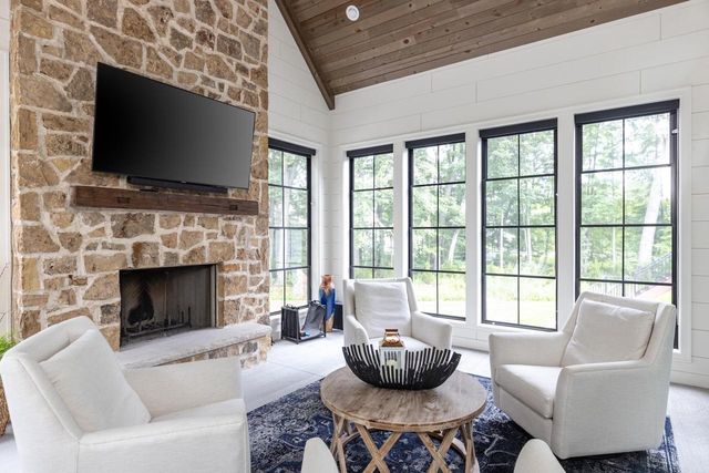 2411 LOXLEY COURT, Suamico, WI 54173