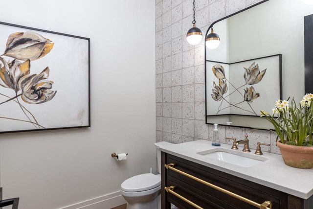 2411 LOXLEY COURT, Suamico, WI 54173