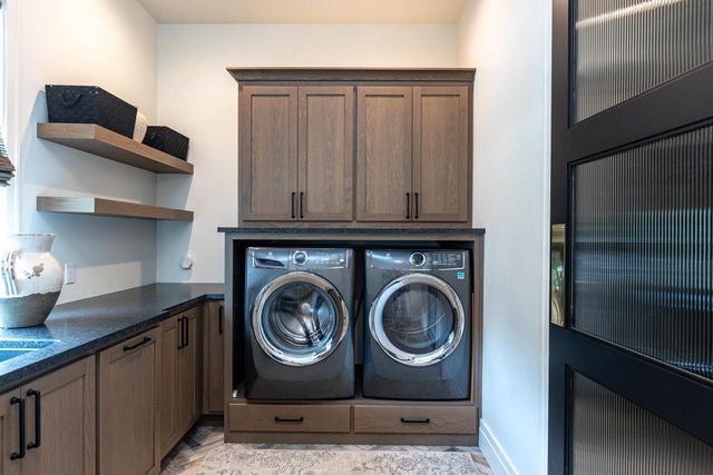 2411 LOXLEY COURT, Suamico, WI 54173