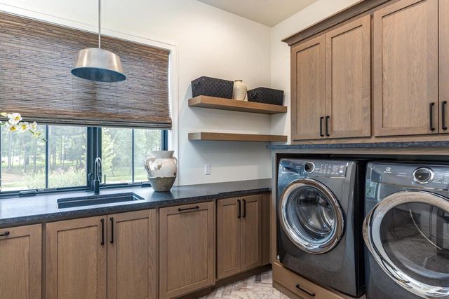 2411 LOXLEY COURT, Suamico, WI 54173