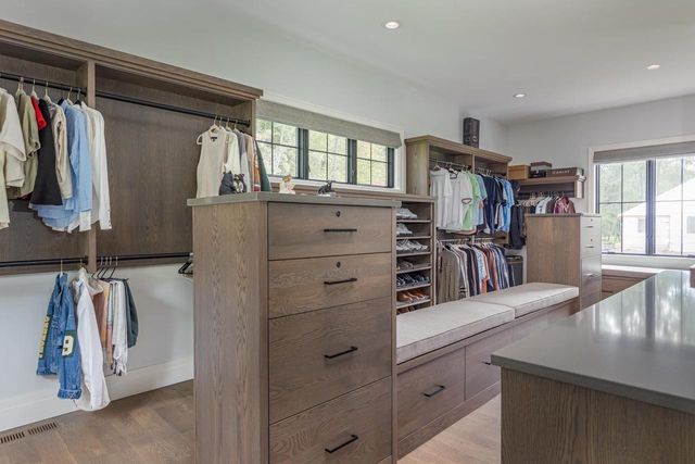 2411 LOXLEY COURT, Suamico, WI 54173