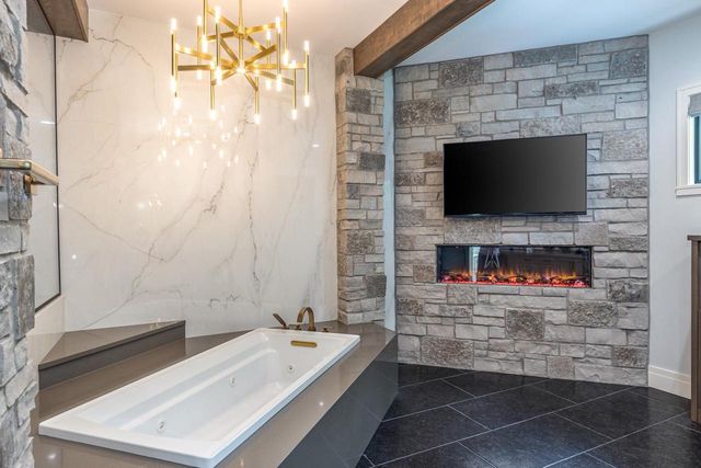 2411 LOXLEY COURT, Suamico, WI 54173