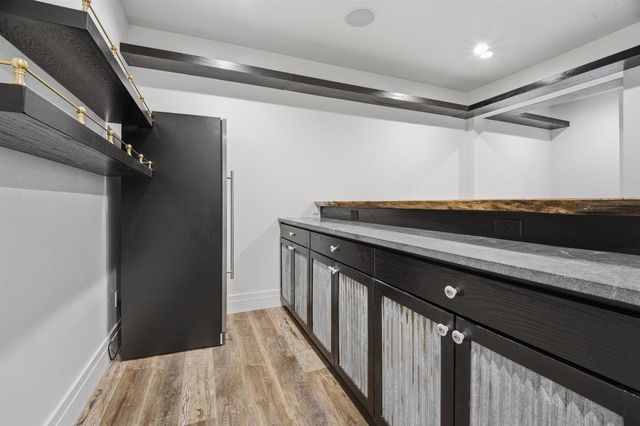 2411 LOXLEY COURT, Suamico, WI 54173