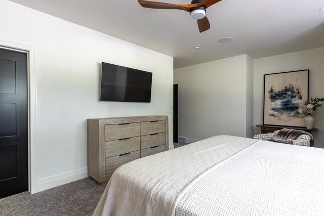 2411 LOXLEY COURT, Suamico, WI 54173