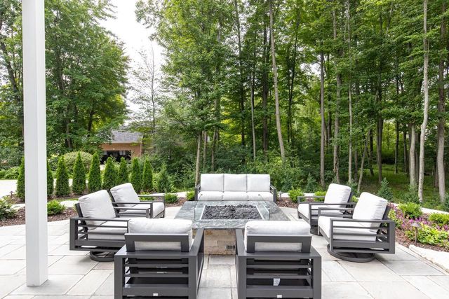 2411 LOXLEY COURT, Suamico, WI 54173