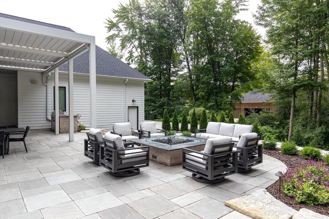 2411 LOXLEY COURT, Suamico, WI 54173