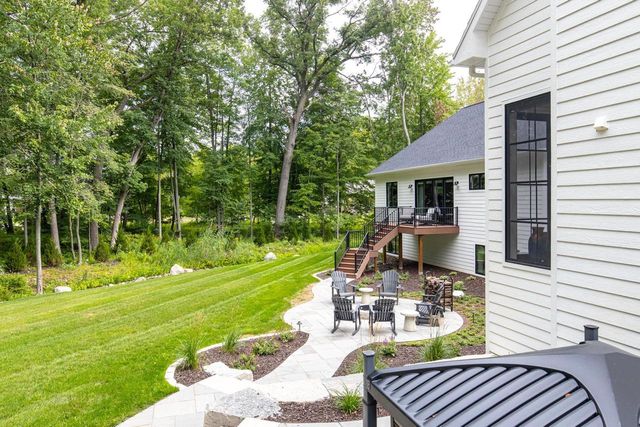 2411 LOXLEY COURT, Suamico, WI 54173