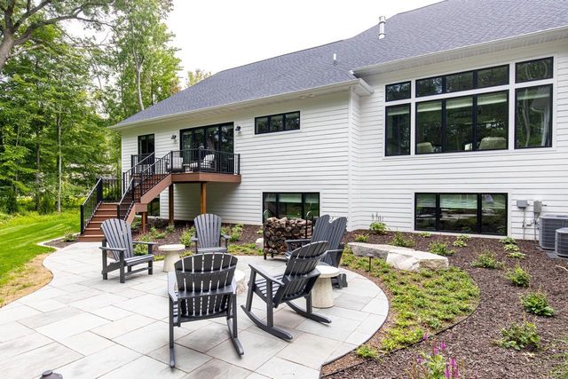 2411 LOXLEY COURT, Suamico, WI 54173