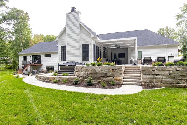 2411 LOXLEY COURT, Suamico, WI 54173