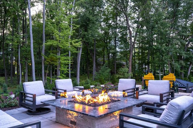 2411 LOXLEY COURT, Suamico, WI 54173