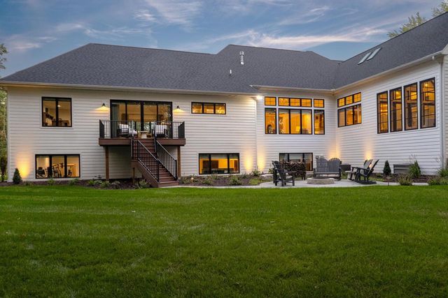 2411 LOXLEY COURT, Suamico, WI 54173