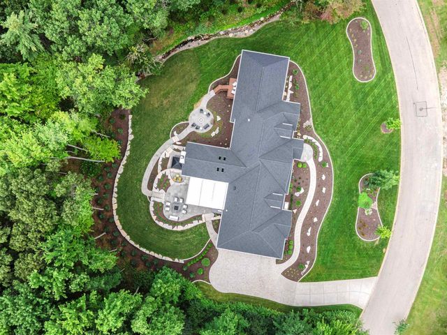 2411 LOXLEY COURT, Suamico, WI 54173