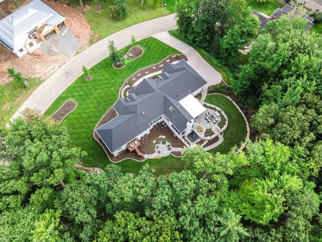 2411 LOXLEY COURT, Suamico, WI 54173