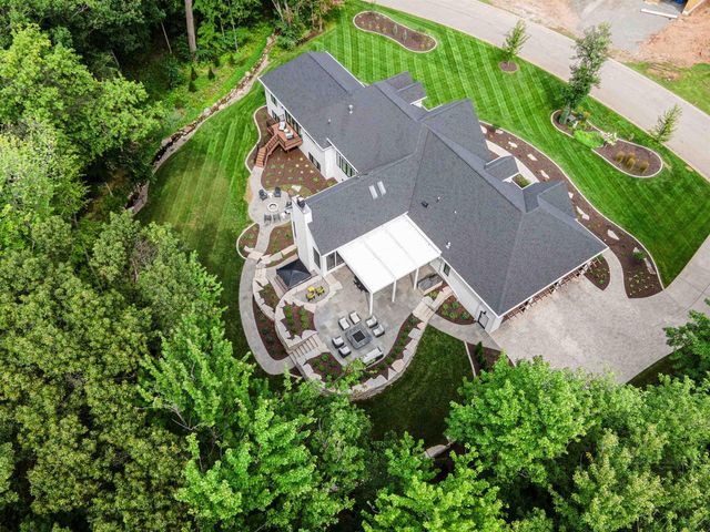 2411 LOXLEY COURT, Suamico, WI 54173